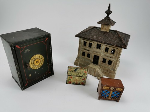 Alte spardosen money bank - alte,